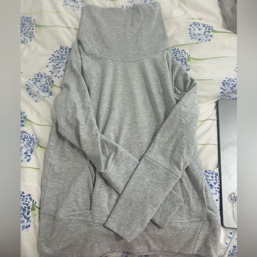 Lululemon Grey Turtleneck Sweatshirt